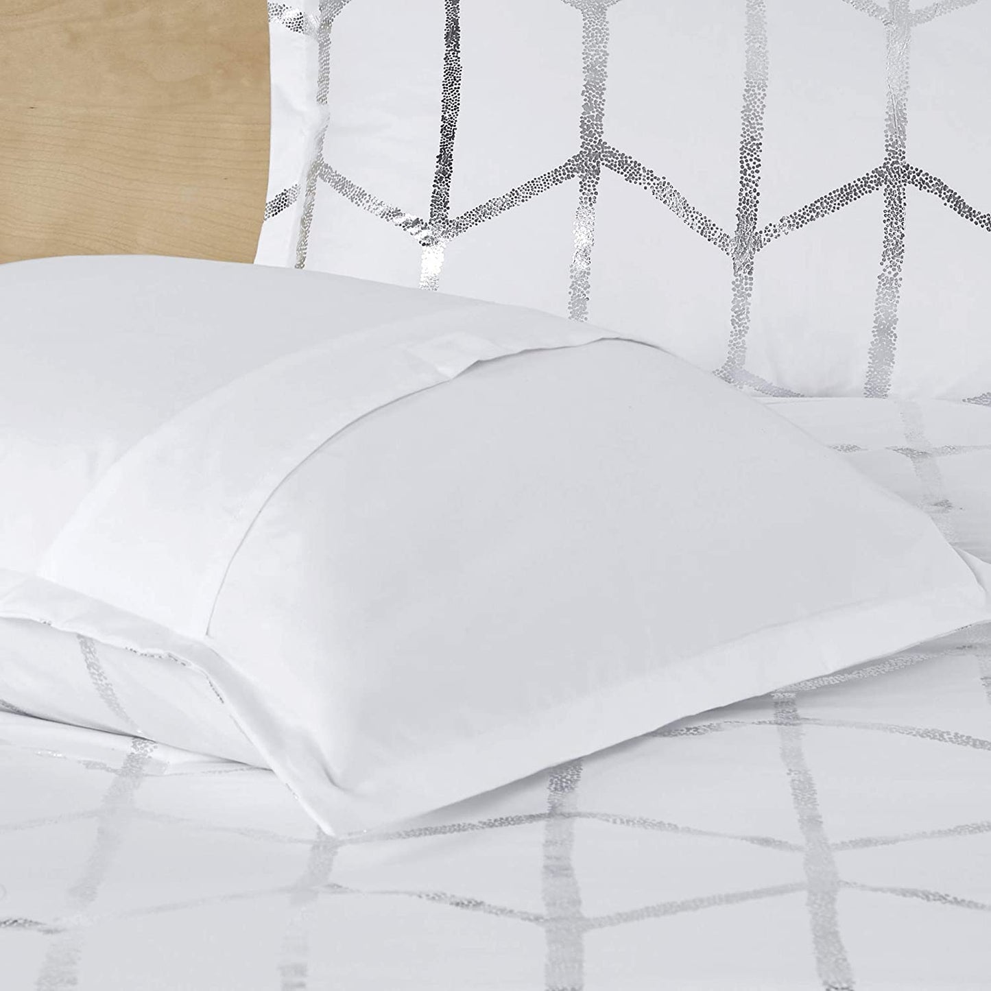 Intelligent Design, Soft Microfiber Comforter Modern Geometric Metallic Bed Set, Full/Queen, Grey/Silver