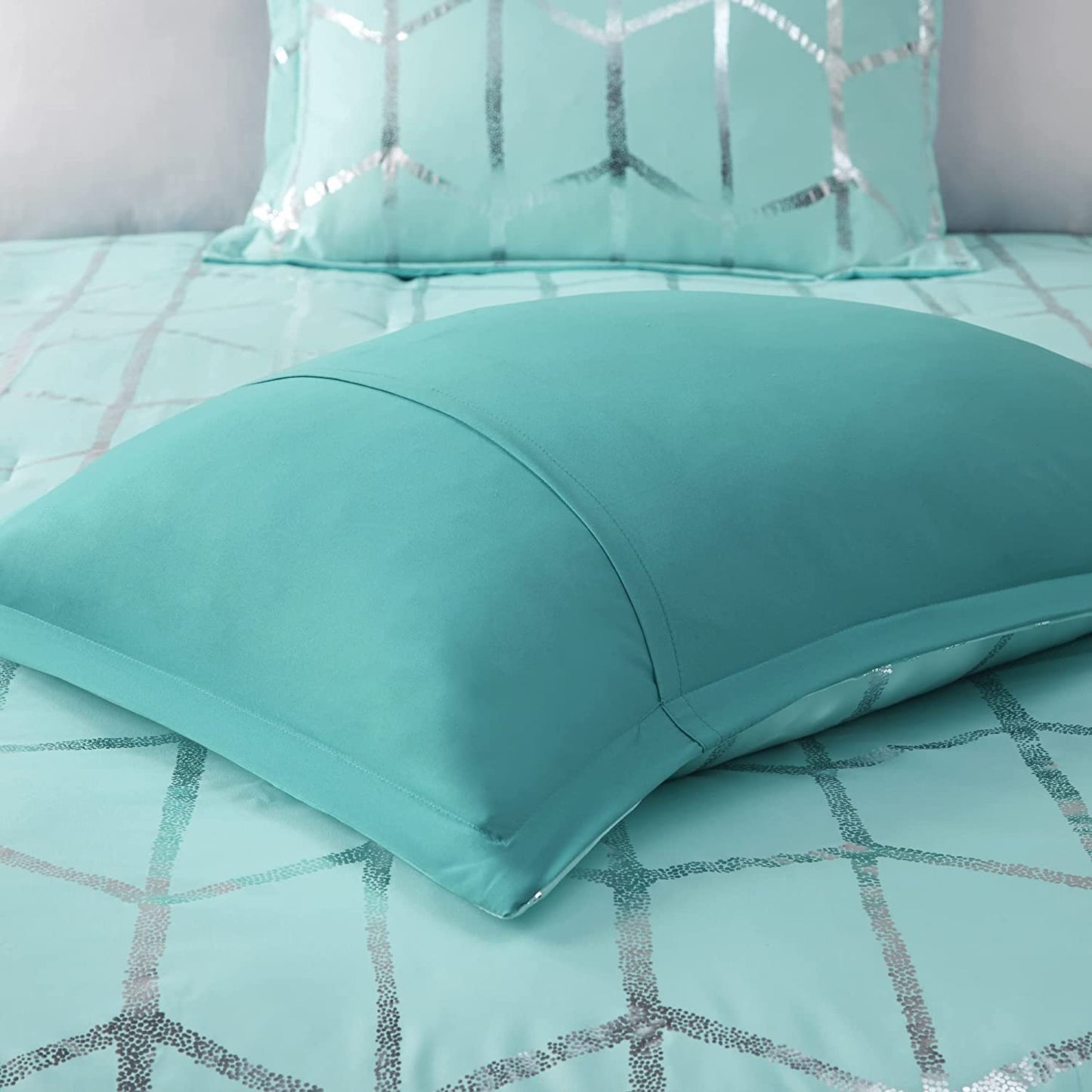 Intelligent Design, Soft Microfiber Comforter Modern Geometric Metallic Bed Set, Full/Queen, Grey/Silver