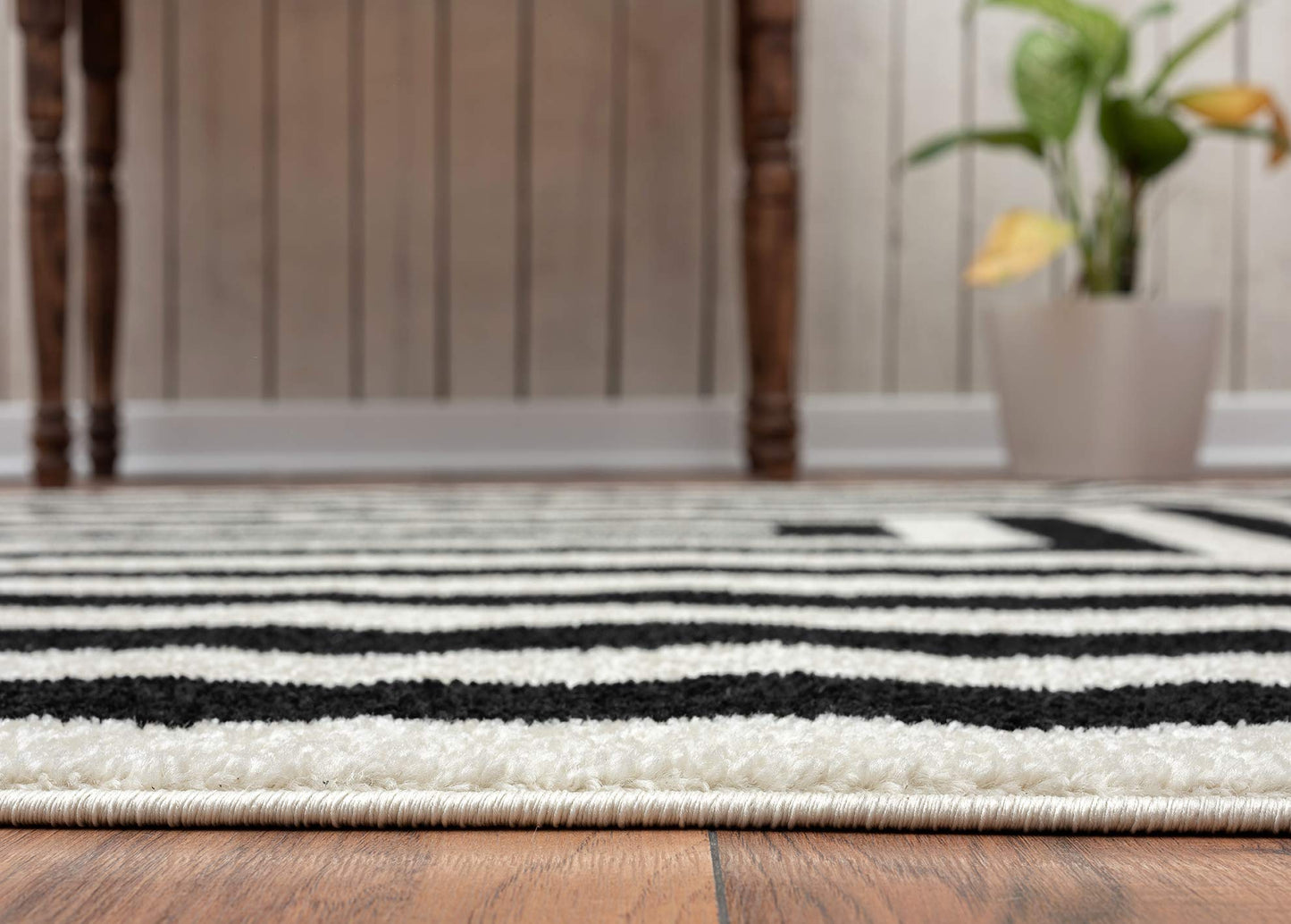 Abani Contemporary Black & Ivory 5'3" x 7'6" Area Rug, Contrasting Geometric Modern Stripe Symmetrical Living Room Carpet Rugs