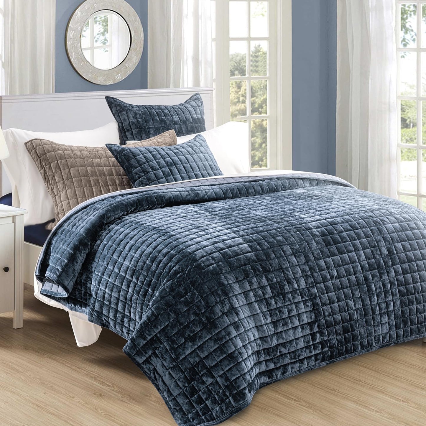 RECYCO Luxury Velvet Quilt Set King Size, Lightweight Velvet Comforter Set, Oversized Bedspread Coverlet Quilted Bedding Set, with 2 Matching Pillow Shams, for All Season, Navy Blue
