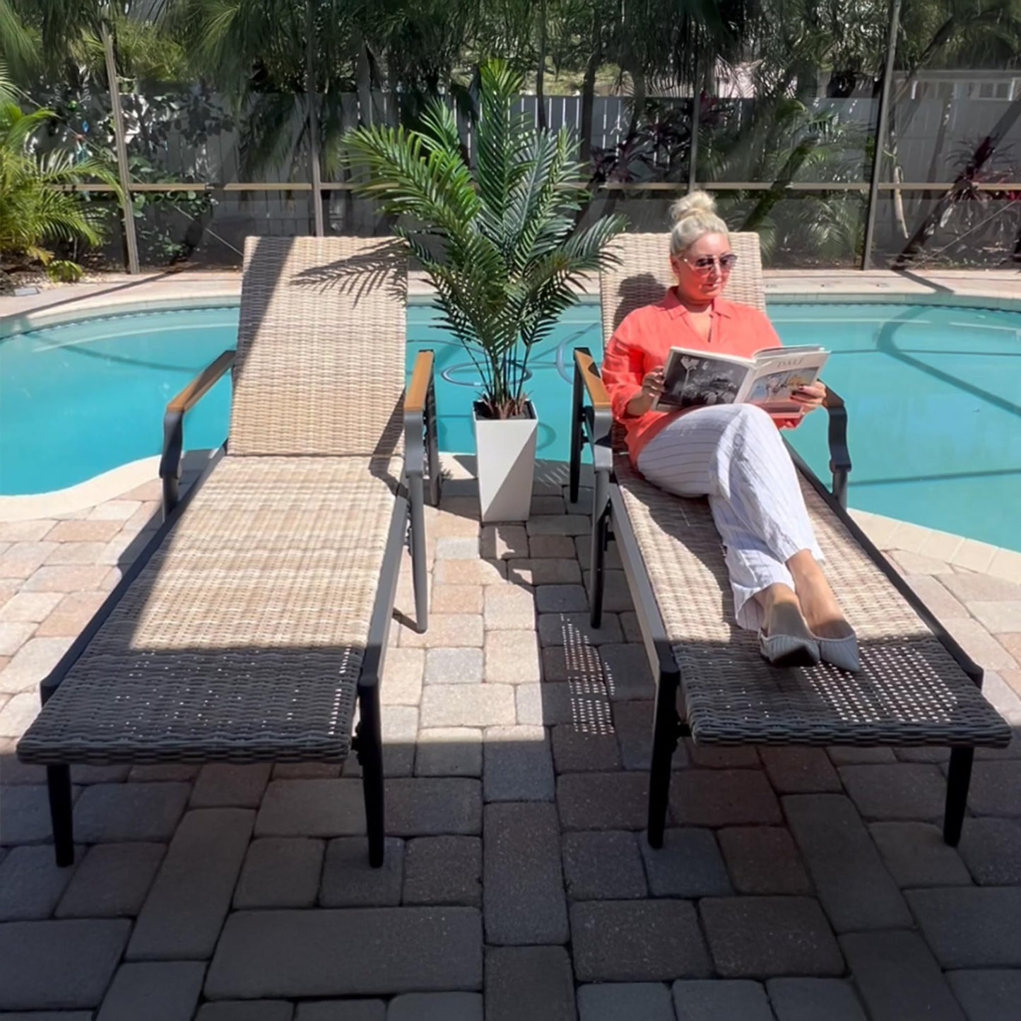 PURPLE LEAF Outdoor Chaise Lounge Chair Set of 2 Patio Pool Lounger Wicker Chairs with Wooden Armrest Sunbathing Tanning Recliner for Pool Backyard Garden Dark Brown