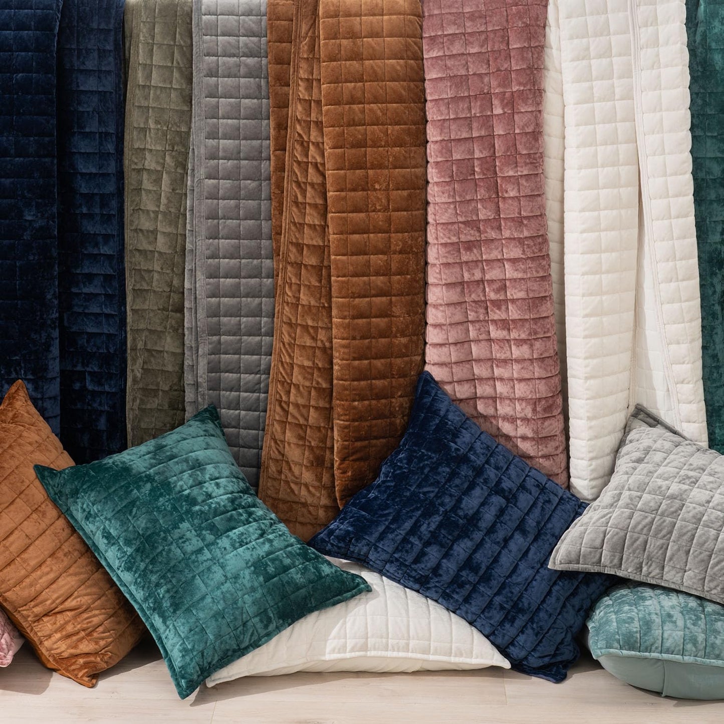 RECYCO Luxury Velvet Quilt Set King Size, Lightweight Velvet Comforter Set, Oversized Bedspread Coverlet Quilted Bedding Set, with 2 Matching Pillow Shams, for All Season, Navy Blue