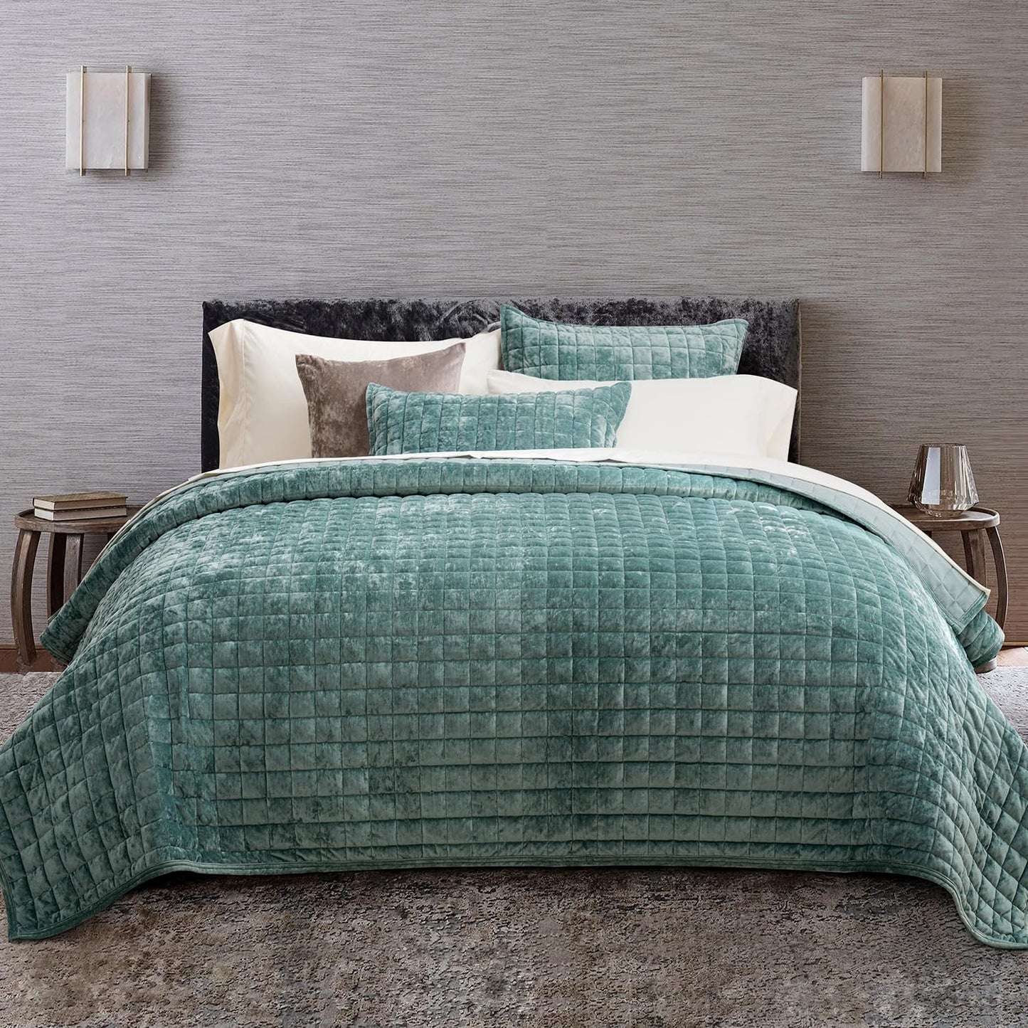 RECYCO Luxury Velvet Quilt Set King Size, Lightweight Velvet Comforter Set, Oversized Bedspread Coverlet Quilted Bedding Set, with 2 Matching Pillow Shams, for All Season, Navy Blue