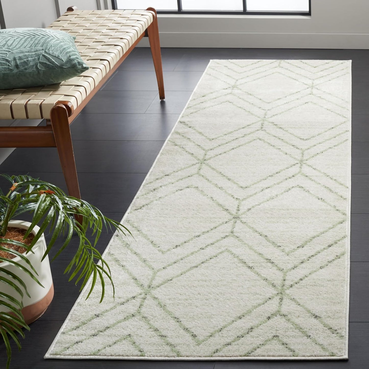 SAFAVIEH Adirondack Collection 6' Round Black/Ivory ADR241Z Modern Geometric Non-Shedding Dining Room Entryway Foyer Living Room Bedroom Area Rug