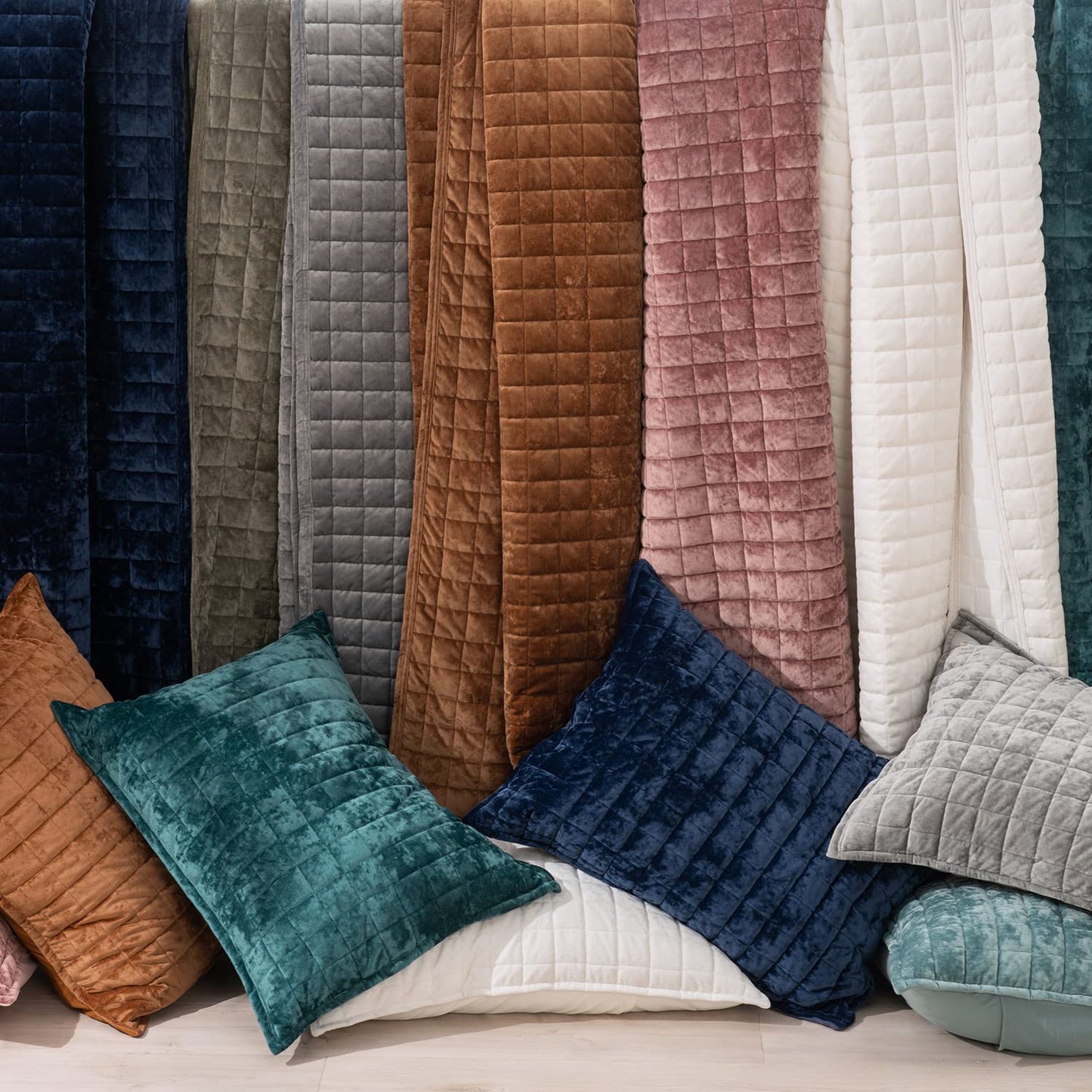 RECYCO Luxury Velvet Quilt Set King Size, Lightweight Velvet Comforter Set, Oversized Bedspread Coverlet Quilted Bedding Set, with 2 Matching Pillow Shams, for All Season, Navy Blue