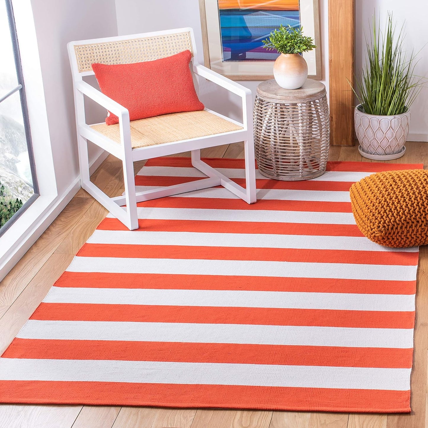 SAFAVIEH Montauk Collection Area Rug - 4' Round, Black & Ivory, Handmade Flatweave Cotton, Woven Texture, Farmhouse Stripe Pattern, Ideal for Living Room, Foyer, Bedroom, Dining Space (MTK712D)
