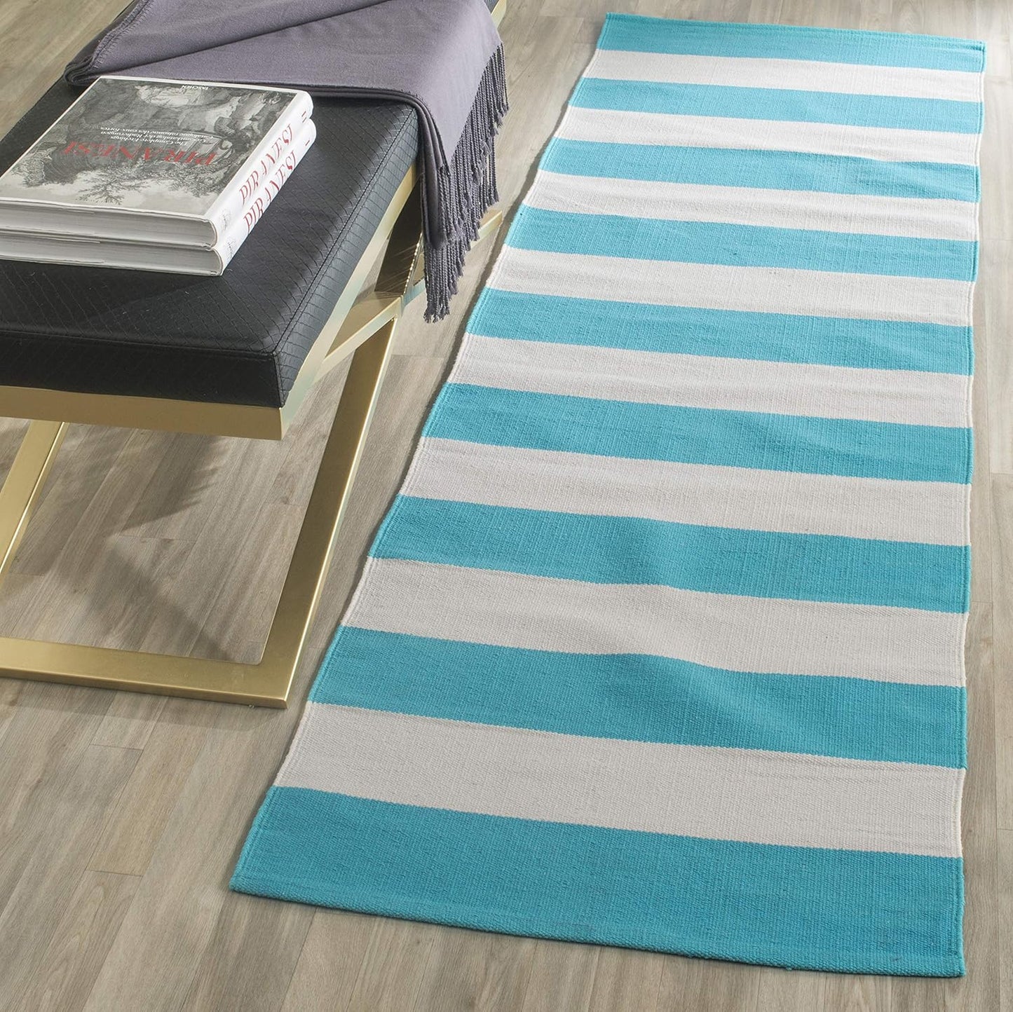 SAFAVIEH Montauk Collection Area Rug - 4' Round, Black & Ivory, Handmade Flatweave Cotton, Woven Texture, Farmhouse Stripe Pattern, Ideal for Living Room, Foyer, Bedroom, Dining Space (MTK712D)