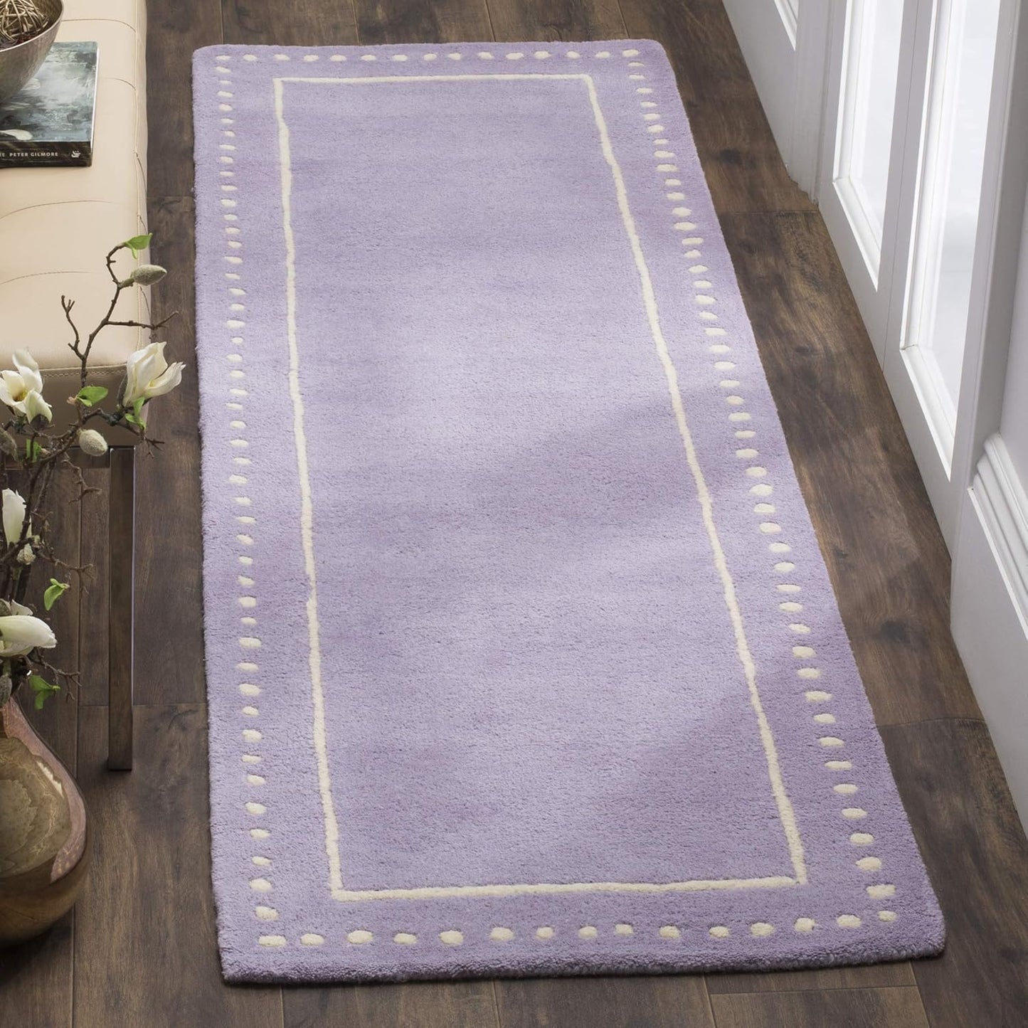 SAFAVIEH Bella Collection Area Rug - 5' Round, Black & Ivory, Handmade Dotted Border Wool, Ideal for High Traffic Areas in Living Room, Bedroom (BEL151E)