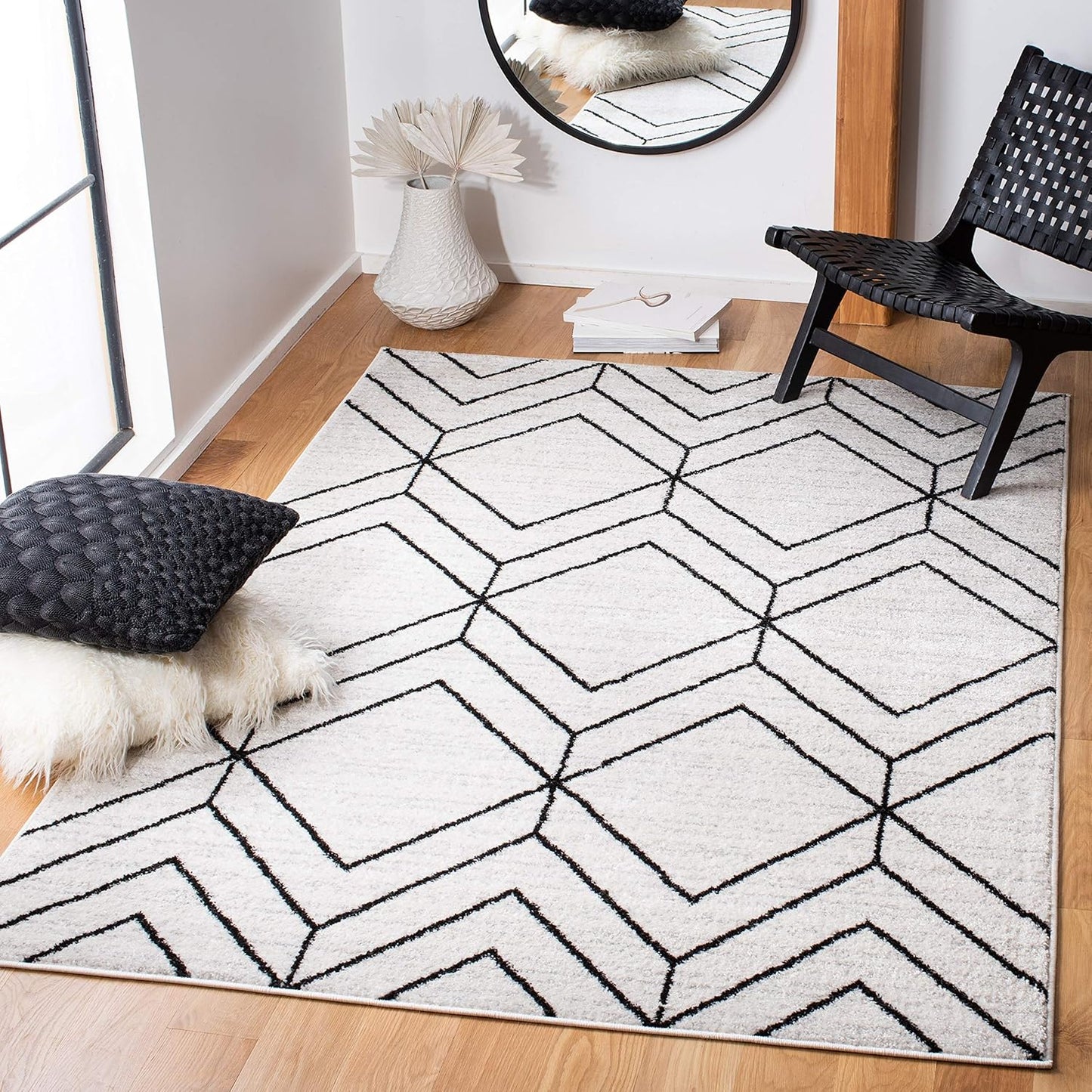 SAFAVIEH Adirondack Collection 6' Round Black/Ivory ADR241Z Modern Geometric Non-Shedding Dining Room Entryway Foyer Living Room Bedroom Area Rug