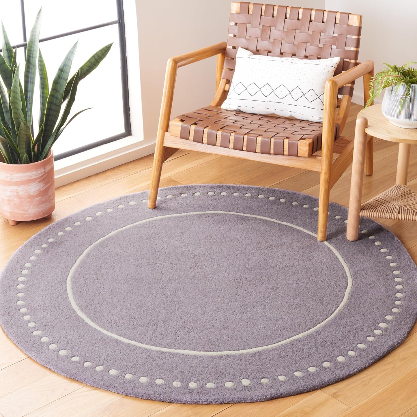 SAFAVIEH Bella Collection Area Rug - 5' Round, Black & Ivory, Handmade Dotted Border Wool, Ideal for High Traffic Areas in Living Room, Bedroom (BEL151E)