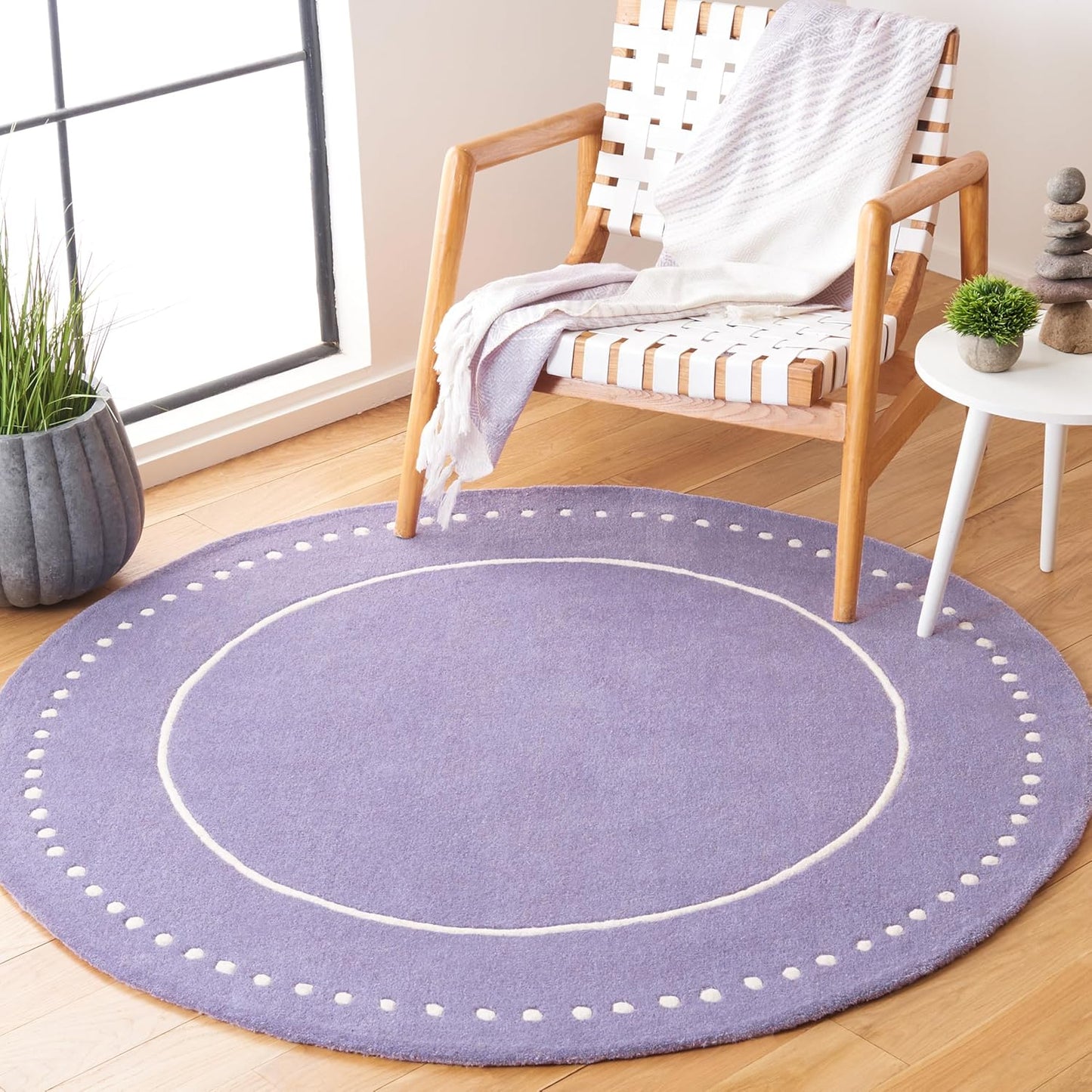 SAFAVIEH Bella Collection Area Rug - 5' Round, Black & Ivory, Handmade Dotted Border Wool, Ideal for High Traffic Areas in Living Room, Bedroom (BEL151E)