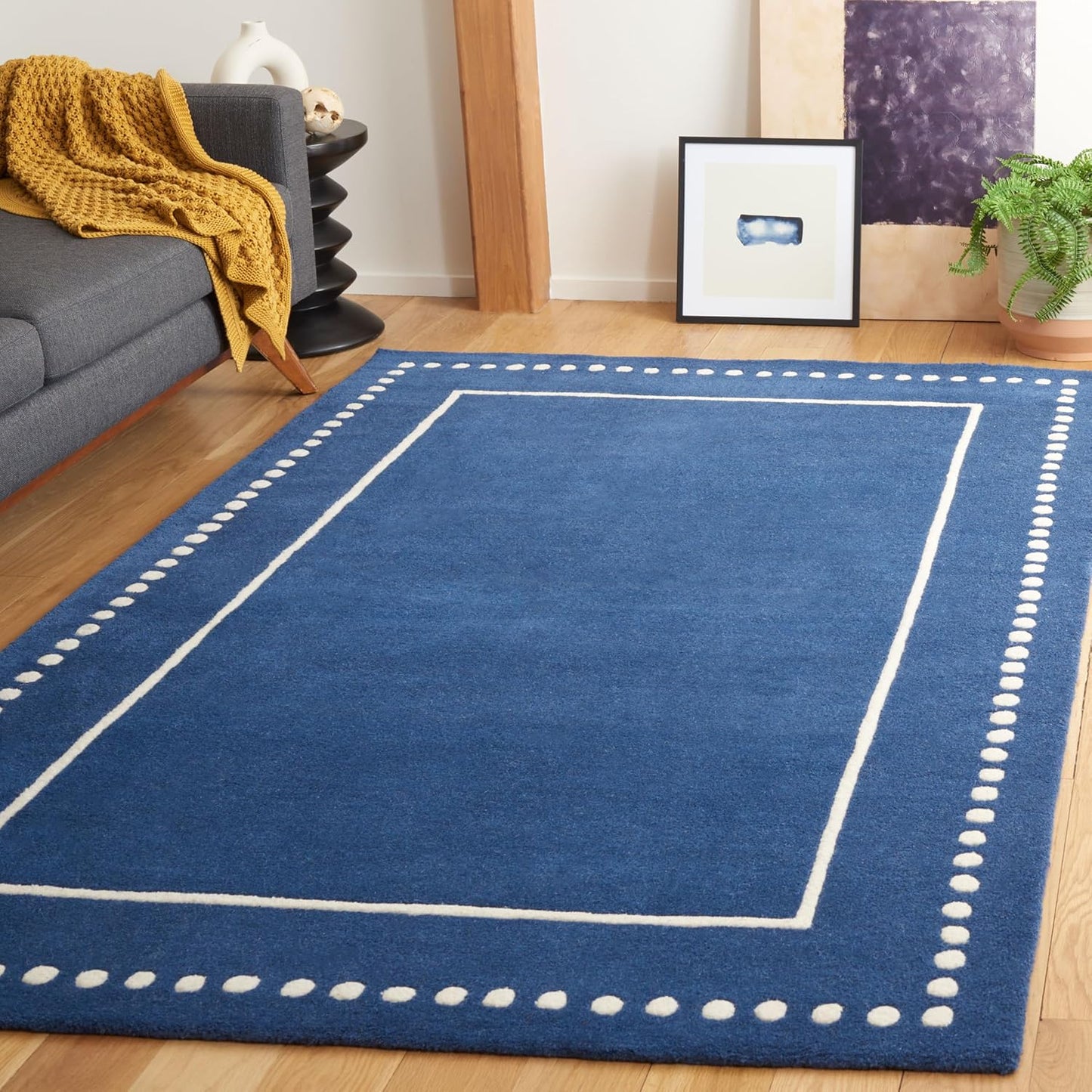SAFAVIEH Bella Collection Area Rug - 5' Round, Black & Ivory, Handmade Dotted Border Wool, Ideal for High Traffic Areas in Living Room, Bedroom (BEL151E)