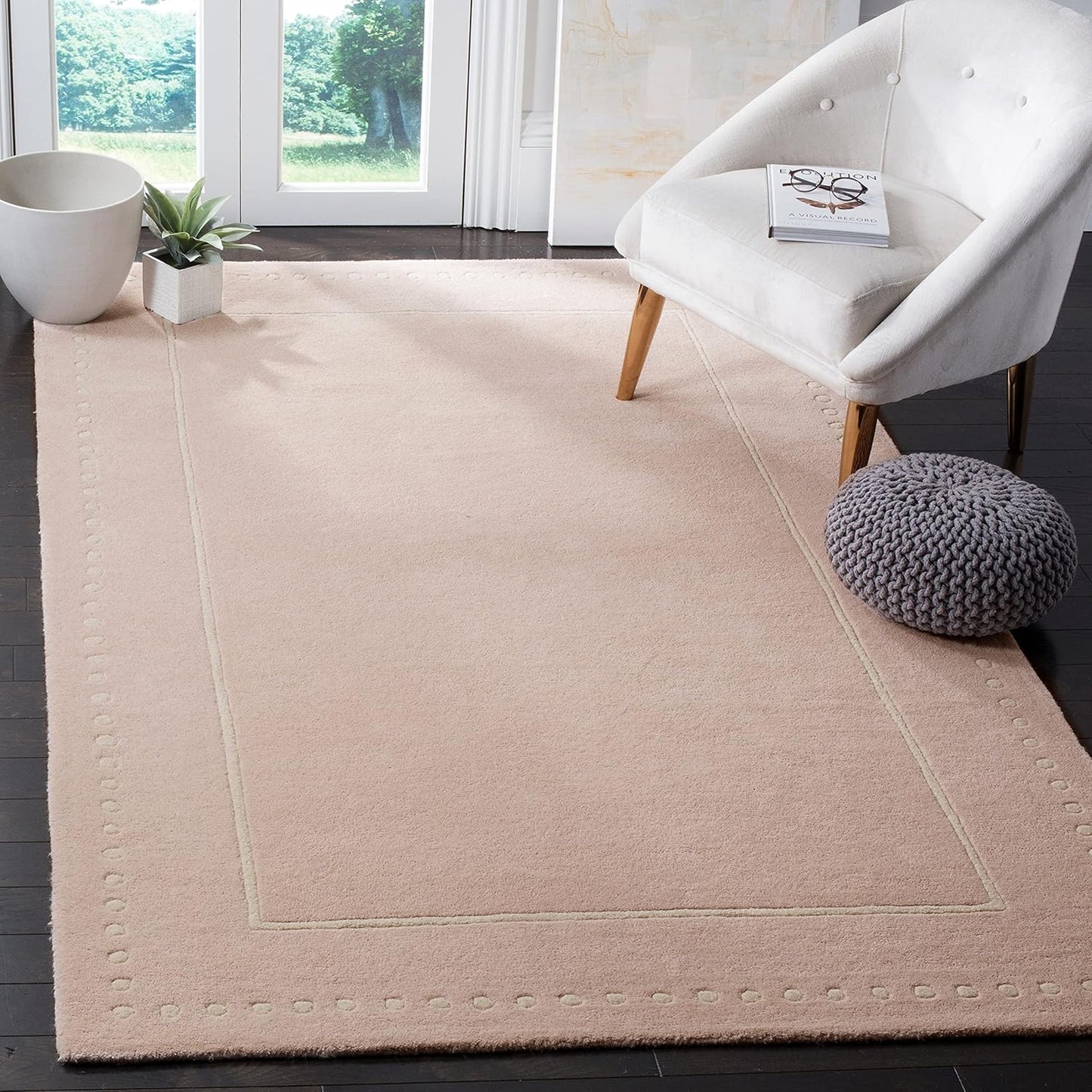 SAFAVIEH Bella Collection Area Rug - 5' Round, Black & Ivory, Handmade Dotted Border Wool, Ideal for High Traffic Areas in Living Room, Bedroom (BEL151E)