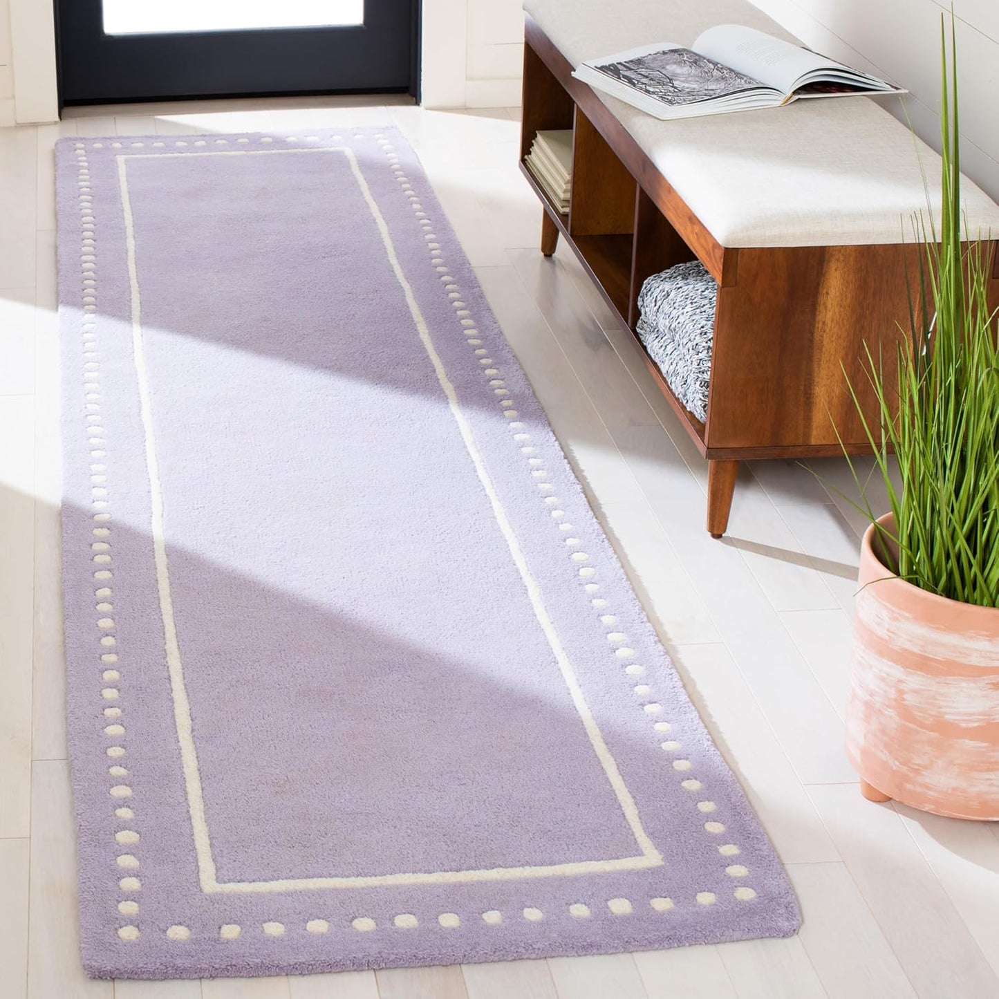 SAFAVIEH Bella Collection Area Rug - 5' Round, Black & Ivory, Handmade Dotted Border Wool, Ideal for High Traffic Areas in Living Room, Bedroom (BEL151E)
