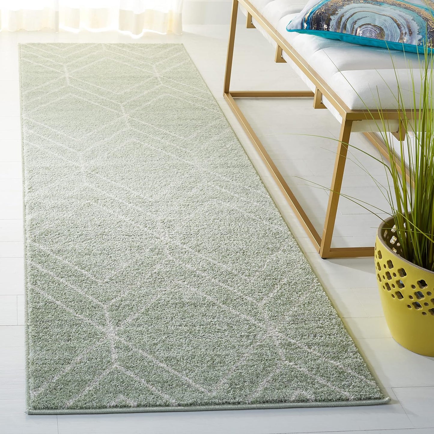 SAFAVIEH Adirondack Collection 6' Round Black/Ivory ADR241Z Modern Geometric Non-Shedding Dining Room Entryway Foyer Living Room Bedroom Area Rug