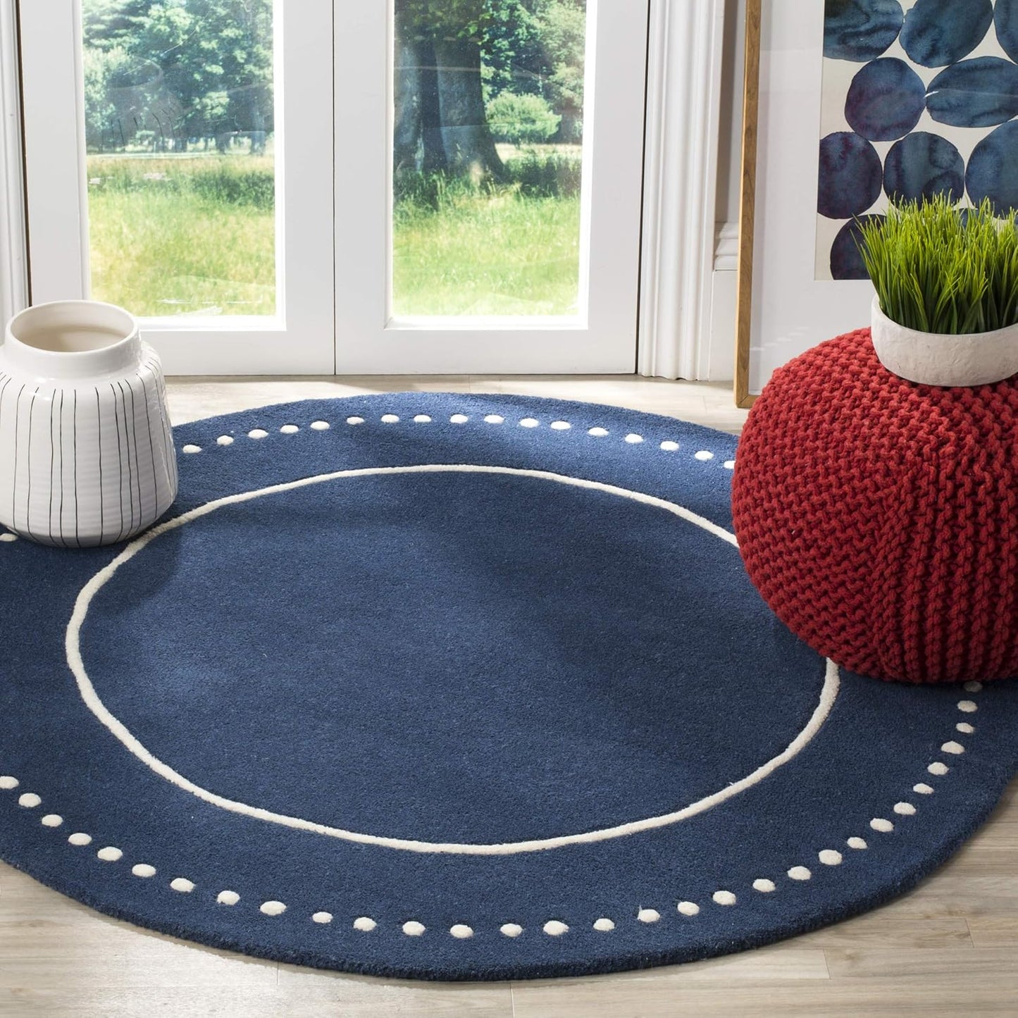 SAFAVIEH Bella Collection Area Rug - 5' Round, Black & Ivory, Handmade Dotted Border Wool, Ideal for High Traffic Areas in Living Room, Bedroom (BEL151E)