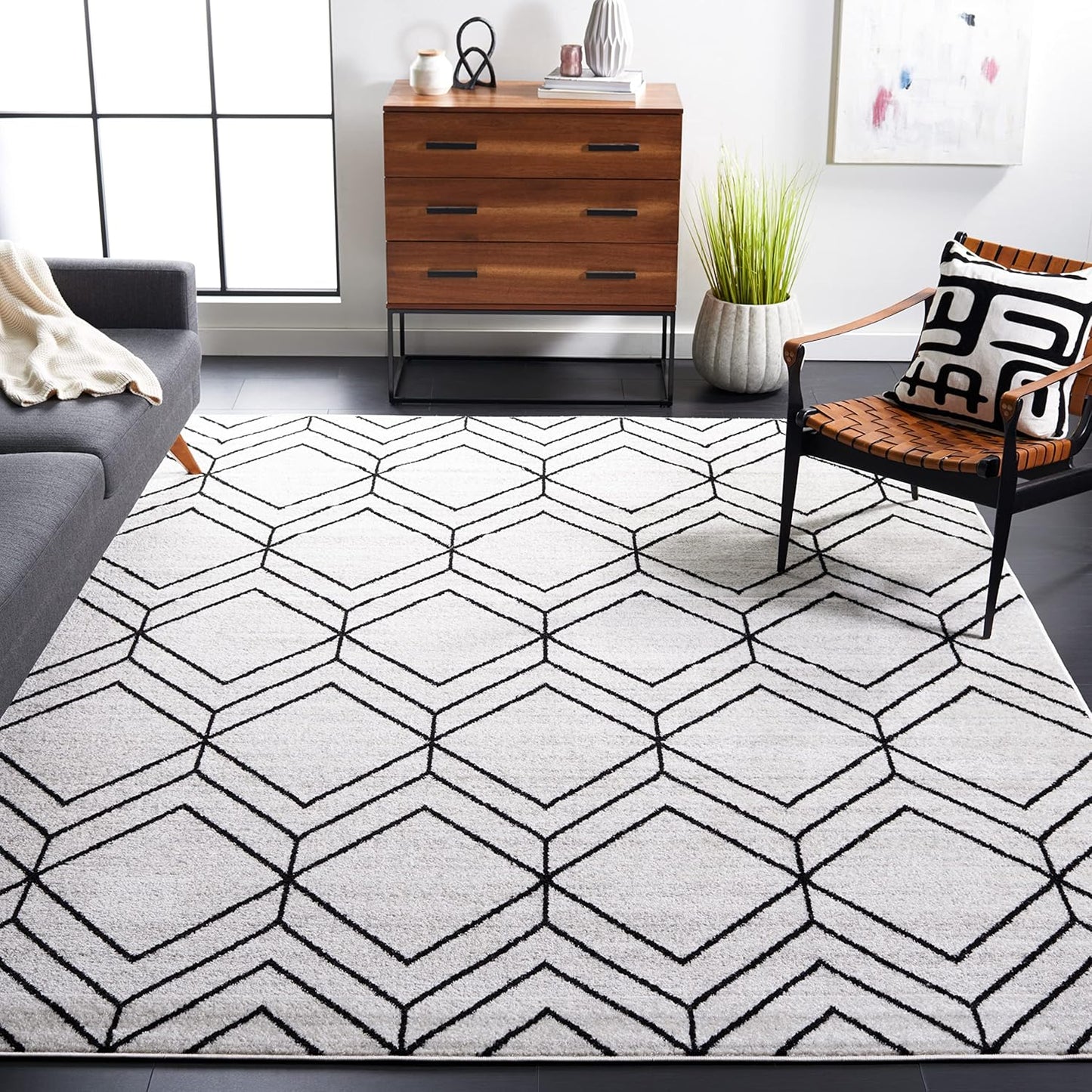 SAFAVIEH Adirondack Collection 6' Round Black/Ivory ADR241Z Modern Geometric Non-Shedding Dining Room Entryway Foyer Living Room Bedroom Area Rug
