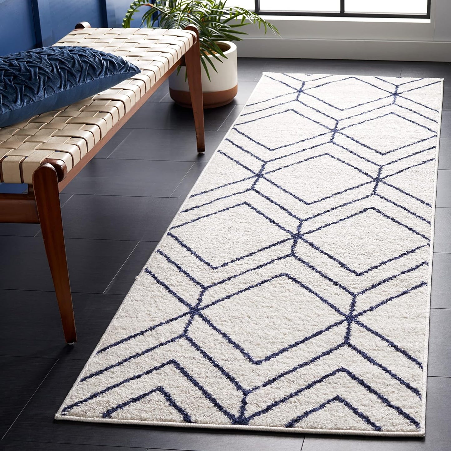 SAFAVIEH Adirondack Collection 6' Round Black/Ivory ADR241Z Modern Geometric Non-Shedding Dining Room Entryway Foyer Living Room Bedroom Area Rug