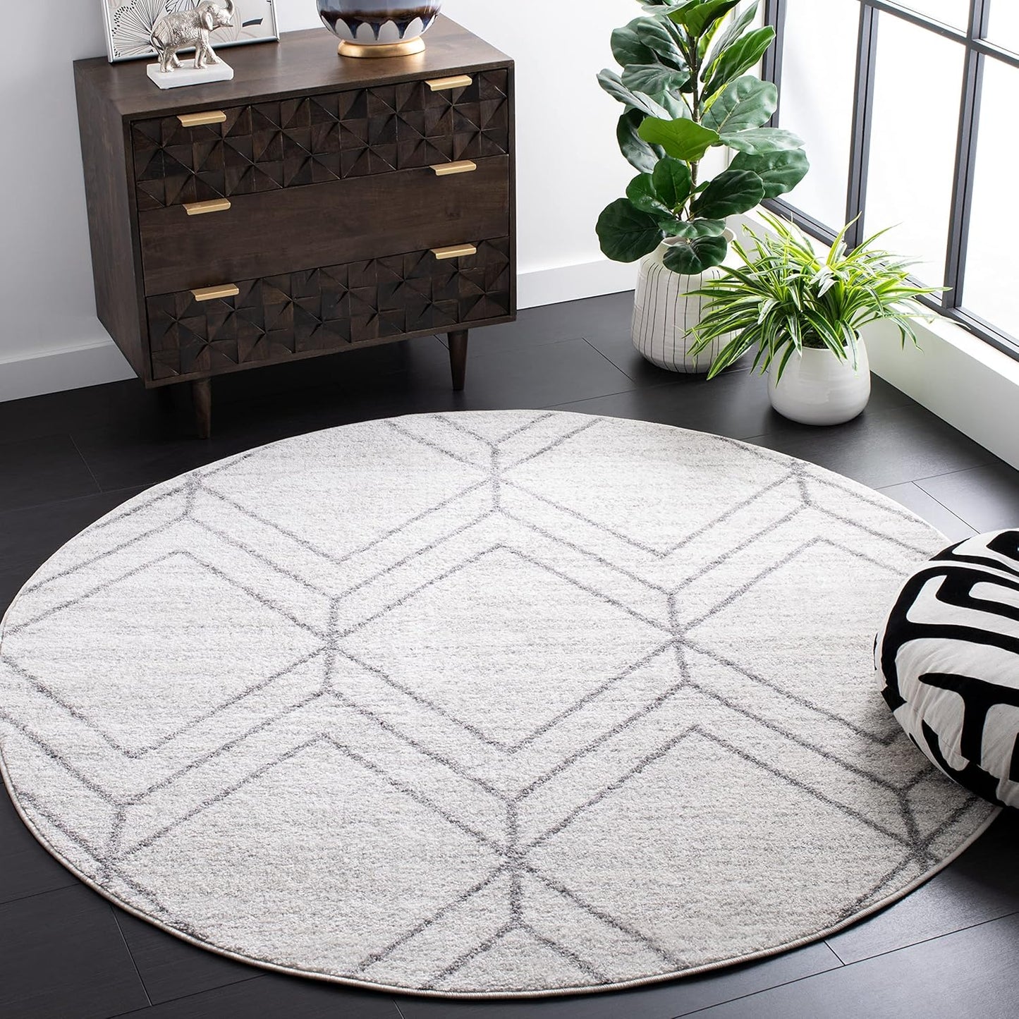 SAFAVIEH Adirondack Collection 6' Round Black/Ivory ADR241Z Modern Geometric Non-Shedding Dining Room Entryway Foyer Living Room Bedroom Area Rug