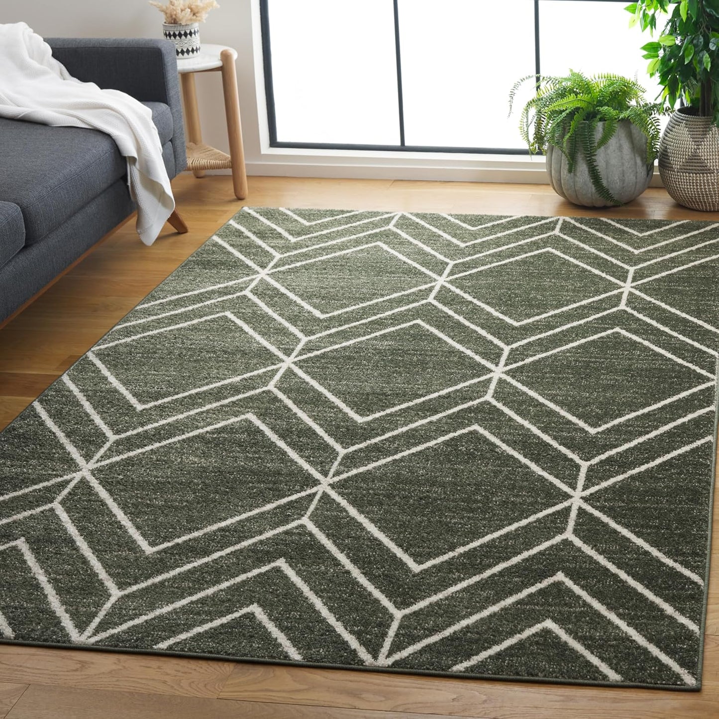 SAFAVIEH Adirondack Collection 6' Round Black/Ivory ADR241Z Modern Geometric Non-Shedding Dining Room Entryway Foyer Living Room Bedroom Area Rug