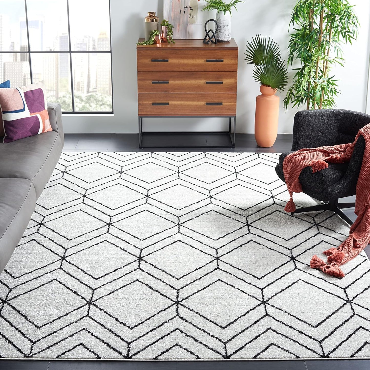 SAFAVIEH Adirondack Collection 6' Round Black/Ivory ADR241Z Modern Geometric Non-Shedding Dining Room Entryway Foyer Living Room Bedroom Area Rug