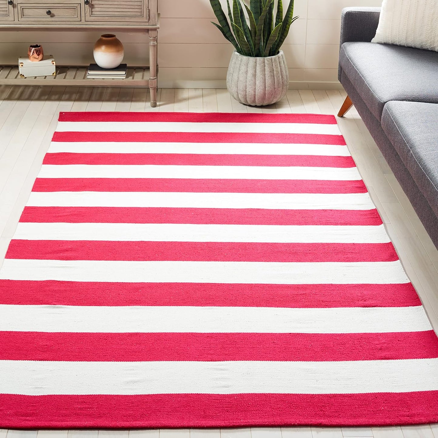 SAFAVIEH Montauk Collection Area Rug - 4' Round, Black & Ivory, Handmade Flatweave Cotton, Woven Texture, Farmhouse Stripe Pattern, Ideal for Living Room, Foyer, Bedroom, Dining Space (MTK712D)