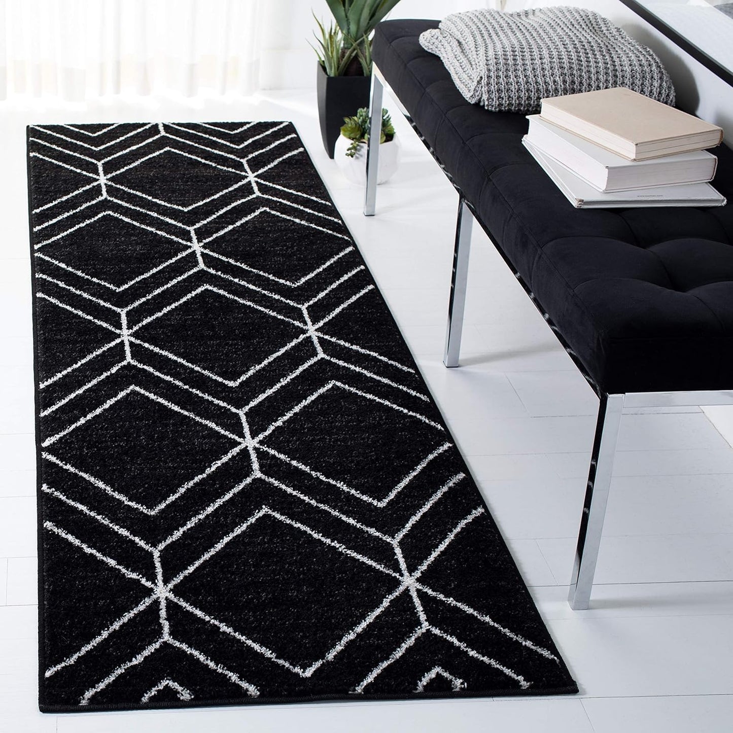 SAFAVIEH Adirondack Collection 6' Round Black/Ivory ADR241Z Modern Geometric Non-Shedding Dining Room Entryway Foyer Living Room Bedroom Area Rug