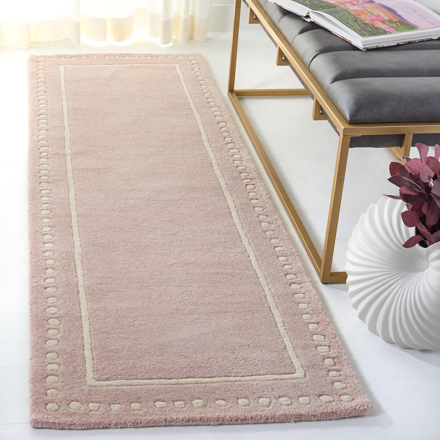 SAFAVIEH Bella Collection Area Rug - 5' Round, Black & Ivory, Handmade Dotted Border Wool, Ideal for High Traffic Areas in Living Room, Bedroom (BEL151E)