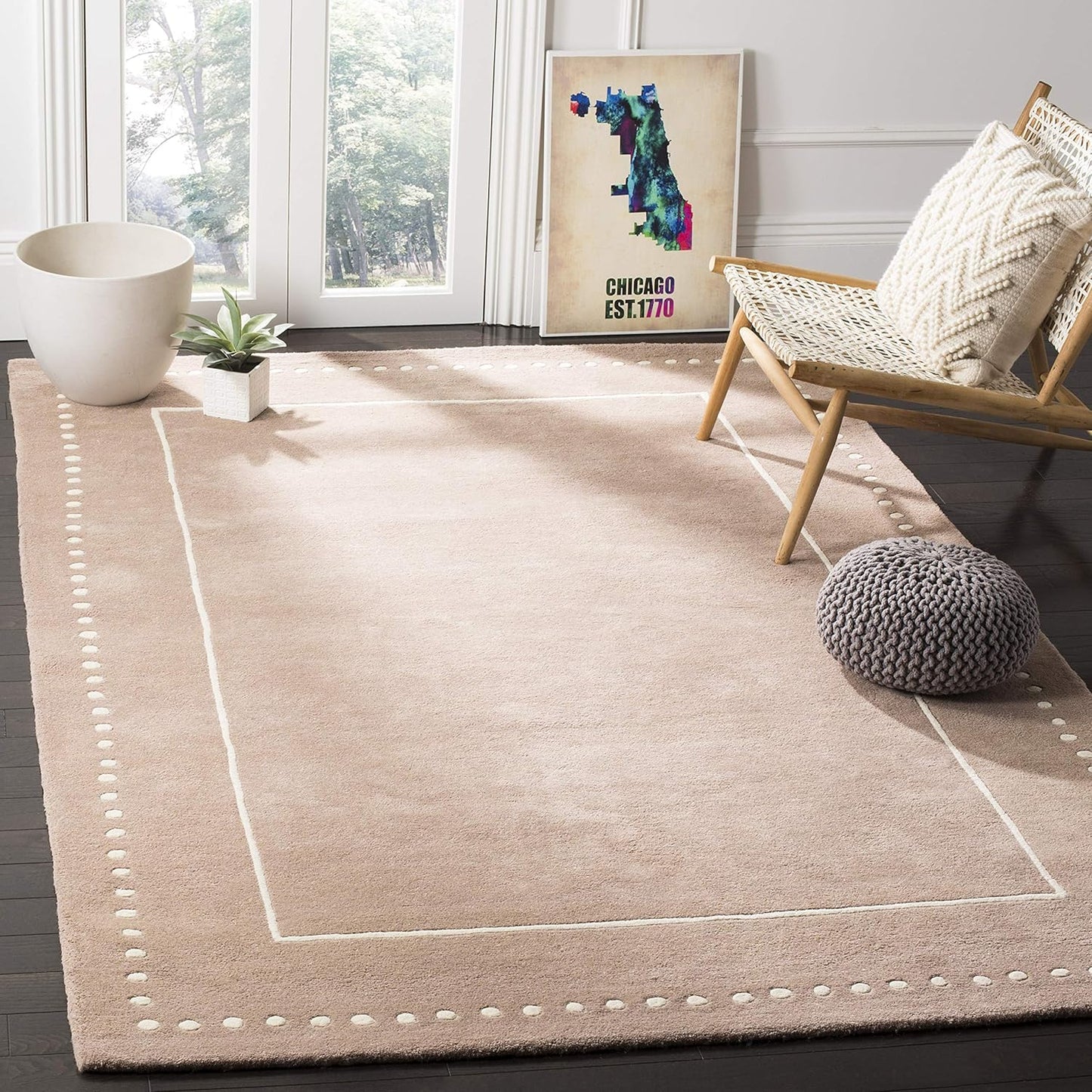 SAFAVIEH Bella Collection Area Rug - 5' Round, Black & Ivory, Handmade Dotted Border Wool, Ideal for High Traffic Areas in Living Room, Bedroom (BEL151E)