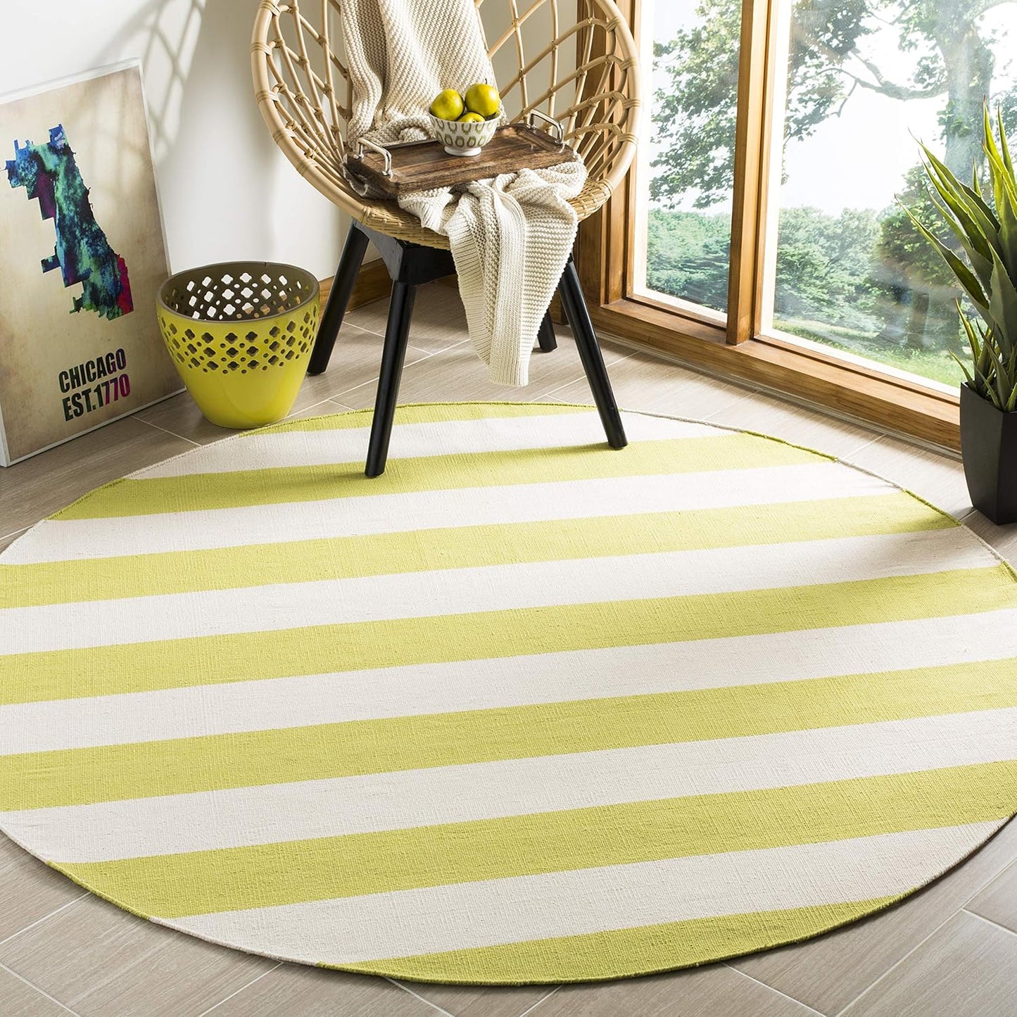 SAFAVIEH Montauk Collection Area Rug - 4' Round, Black & Ivory, Handmade Flatweave Cotton, Woven Texture, Farmhouse Stripe Pattern, Ideal for Living Room, Foyer, Bedroom, Dining Space (MTK712D)