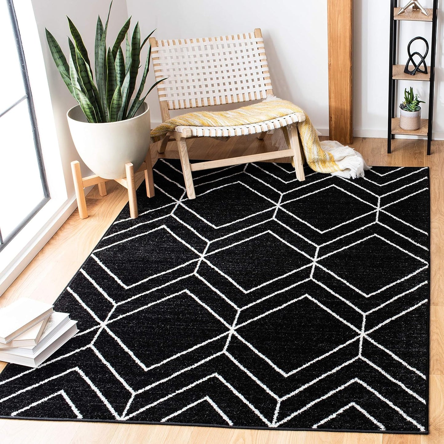 SAFAVIEH Adirondack Collection 6' Round Black/Ivory ADR241Z Modern Geometric Non-Shedding Dining Room Entryway Foyer Living Room Bedroom Area Rug