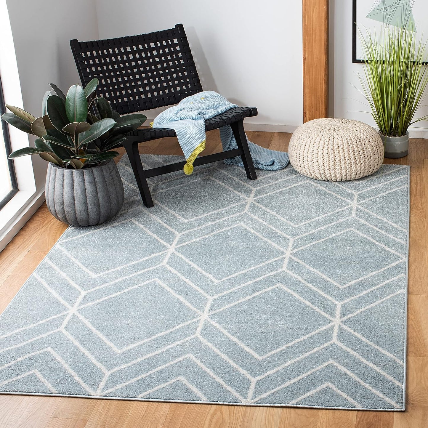 SAFAVIEH Adirondack Collection 6' Round Black/Ivory ADR241Z Modern Geometric Non-Shedding Dining Room Entryway Foyer Living Room Bedroom Area Rug