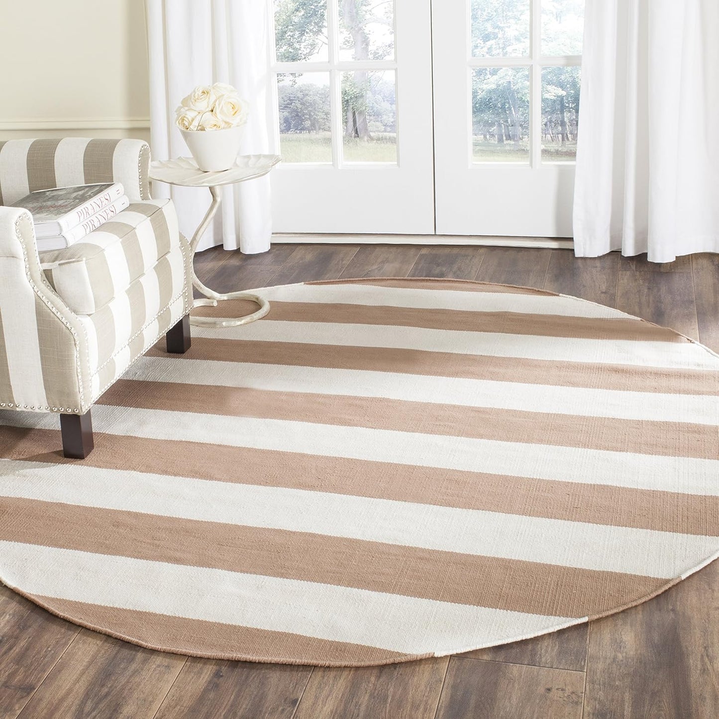 SAFAVIEH Montauk Collection Area Rug - 4' Round, Black & Ivory, Handmade Flatweave Cotton, Woven Texture, Farmhouse Stripe Pattern, Ideal for Living Room, Foyer, Bedroom, Dining Space (MTK712D)