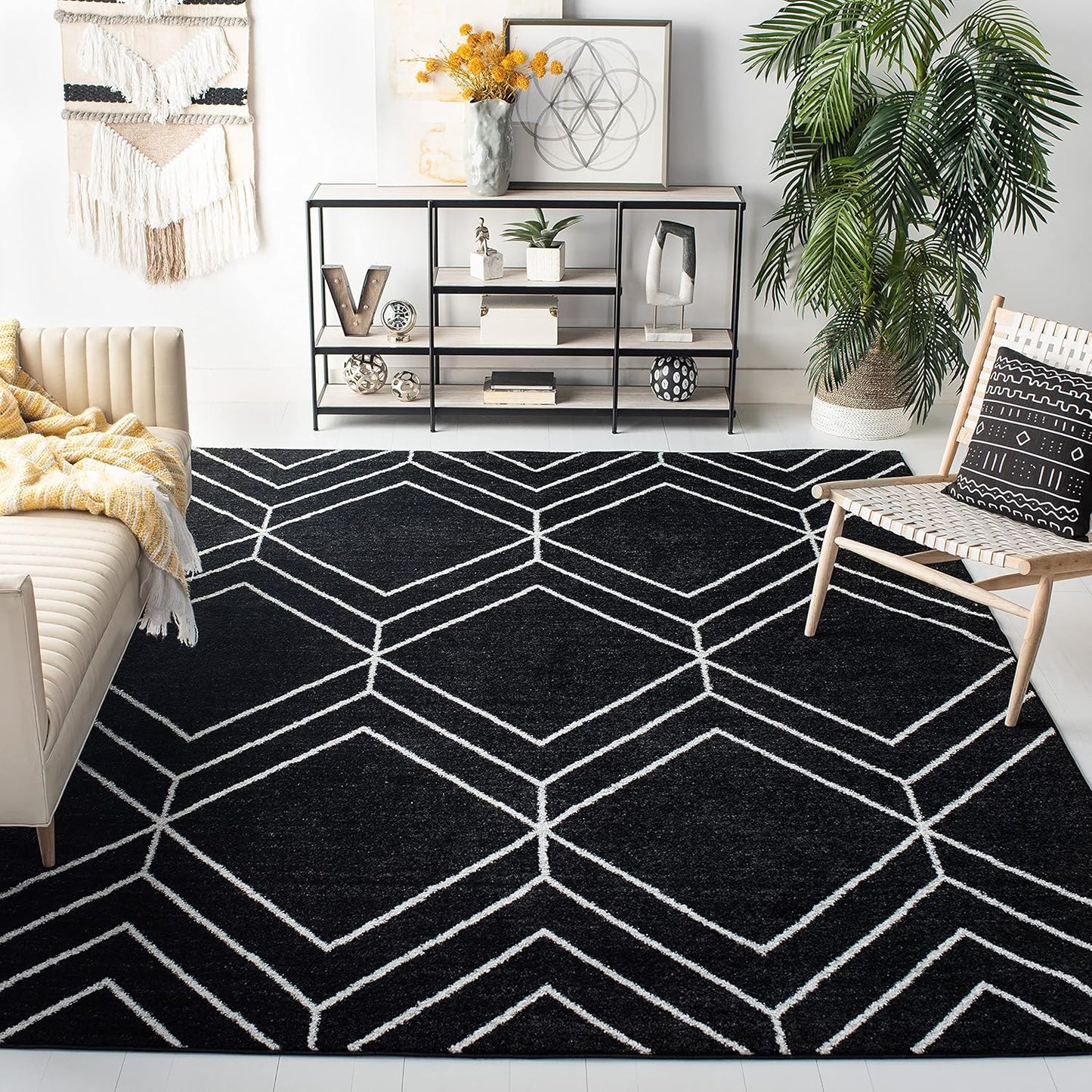 SAFAVIEH Adirondack Collection 6' Round Black/Ivory ADR241Z Modern Geometric Non-Shedding Dining Room Entryway Foyer Living Room Bedroom Area Rug