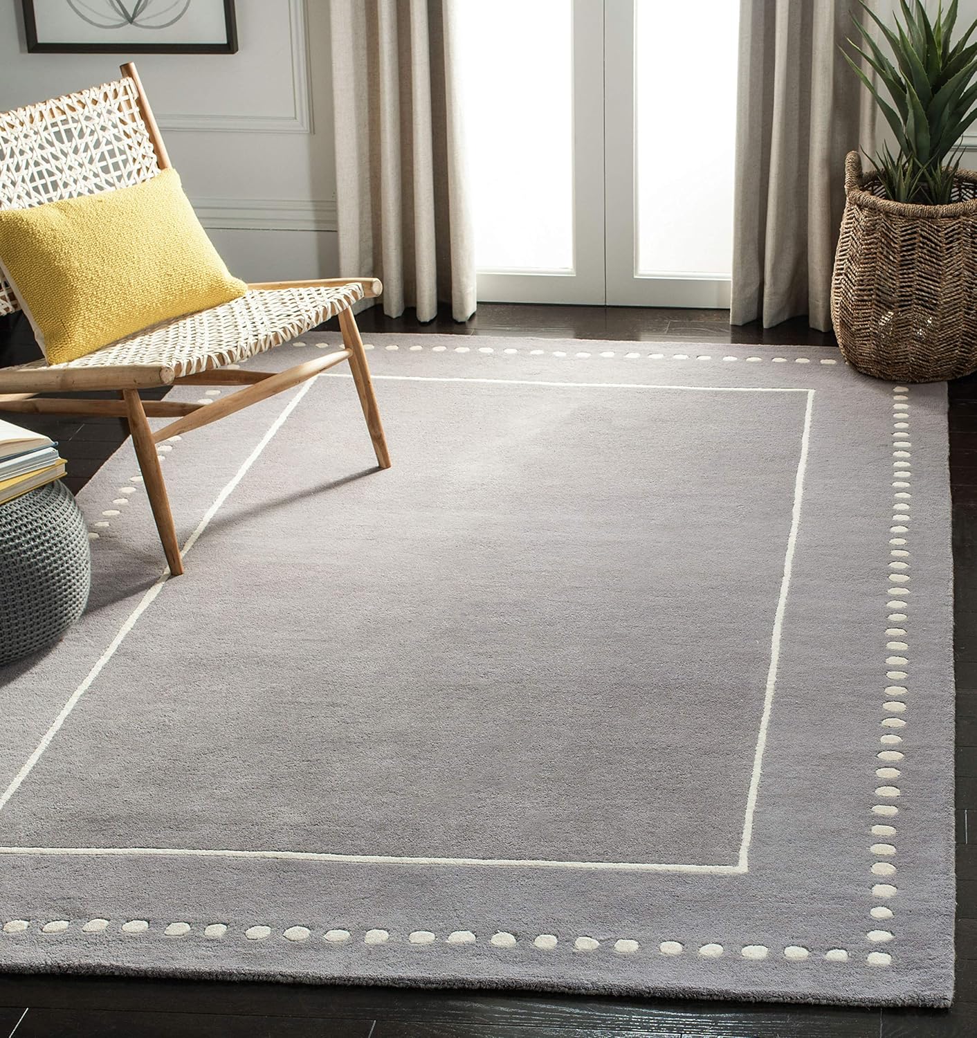 SAFAVIEH Bella Collection Area Rug - 5' Round, Black & Ivory, Handmade Dotted Border Wool, Ideal for High Traffic Areas in Living Room, Bedroom (BEL151E)