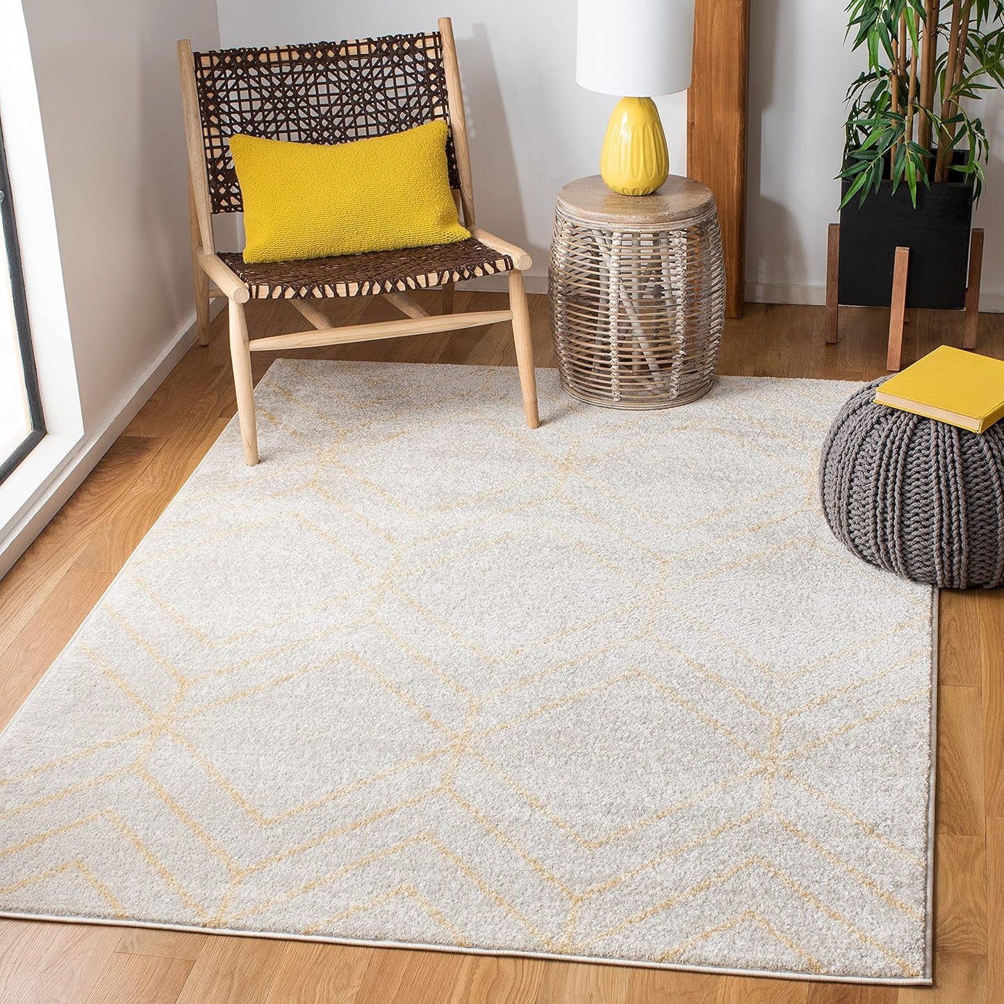 SAFAVIEH Adirondack Collection 6' Round Black/Ivory ADR241Z Modern Geometric Non-Shedding Dining Room Entryway Foyer Living Room Bedroom Area Rug
