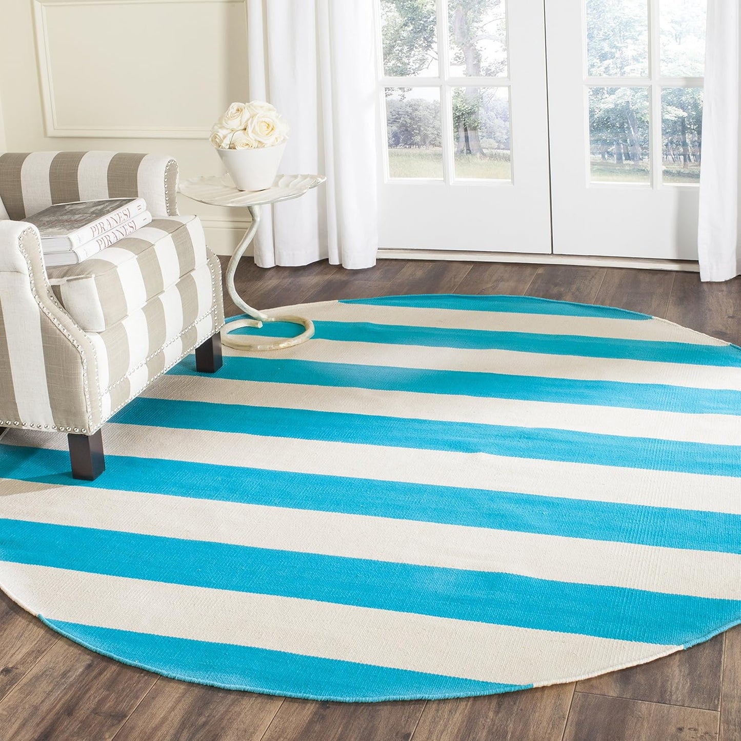 SAFAVIEH Montauk Collection Area Rug - 4' Round, Black & Ivory, Handmade Flatweave Cotton, Woven Texture, Farmhouse Stripe Pattern, Ideal for Living Room, Foyer, Bedroom, Dining Space (MTK712D)
