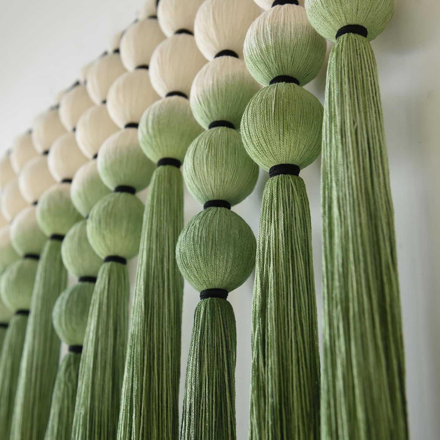 IOWER Macrame Wall Hanging Brown Yarn Beaded Backdrop Boho Wall Decor Round Tassel Home Wall Aesthetic Living Rooms Bedrooms Offices Geometric Art Chic Home Decor 39" W x 55" L
