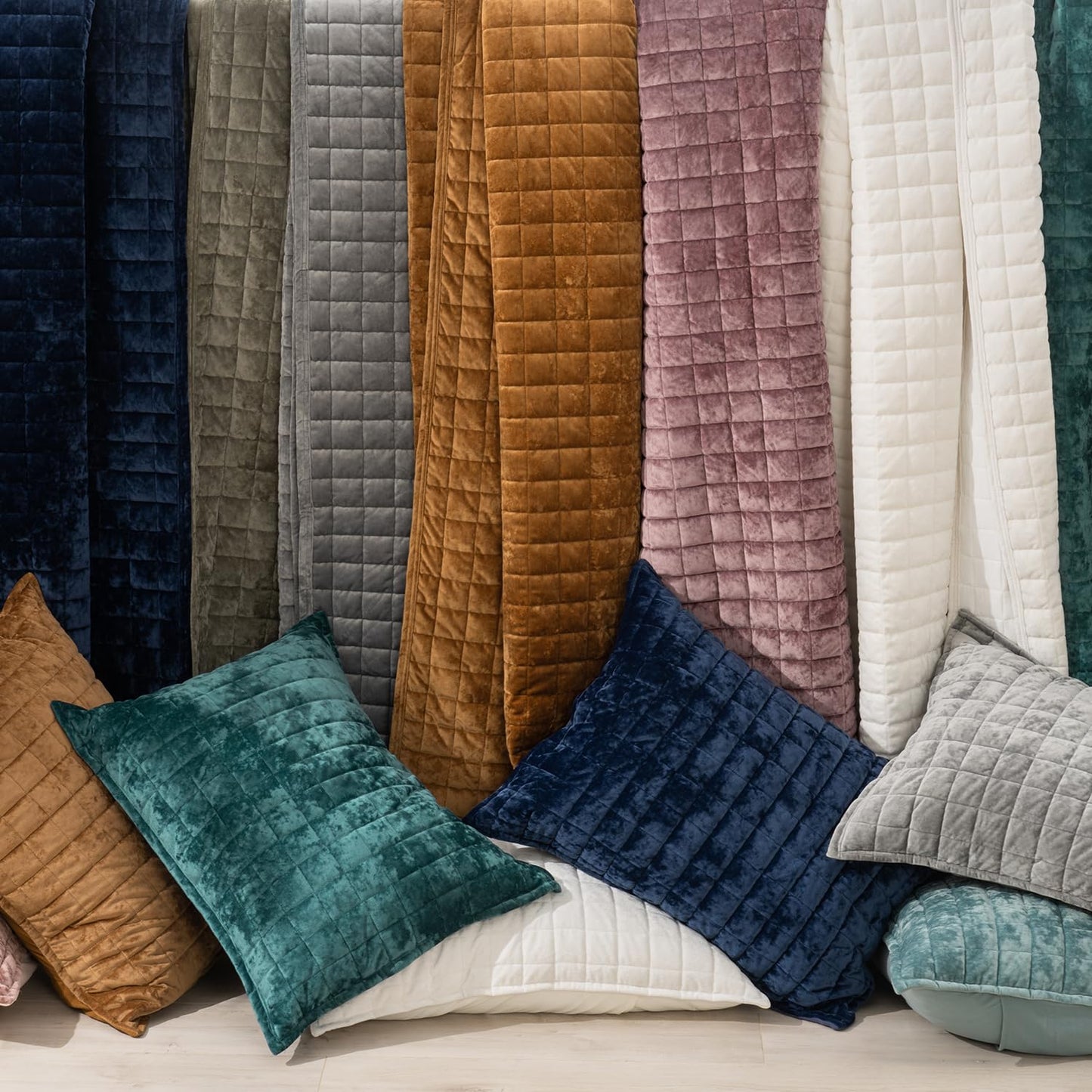 RECYCO Luxury Velvet Quilt Set King Size, Lightweight Velvet Comforter Set, Oversized Bedspread Coverlet Quilted Bedding Set, with 2 Matching Pillow Shams, for All Season, Navy Blue
