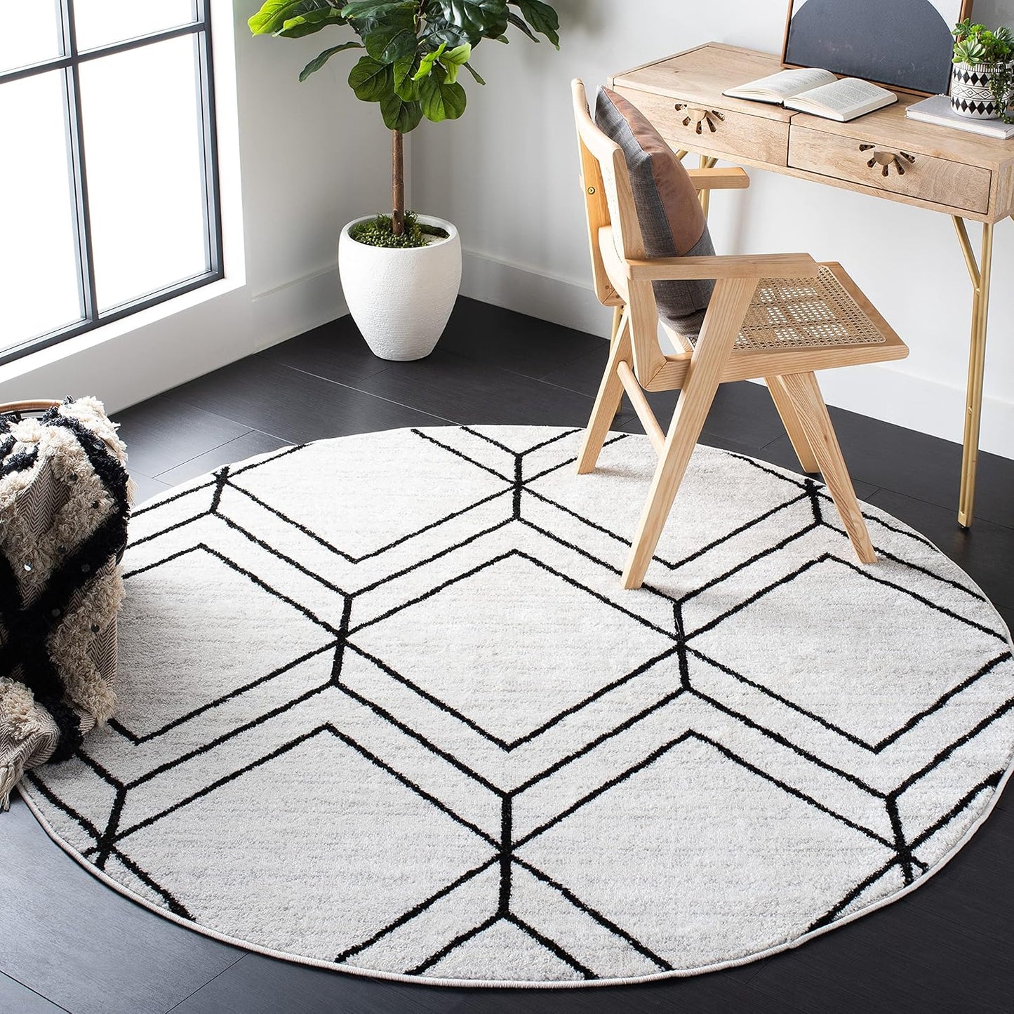 SAFAVIEH Adirondack Collection 6' Round Black/Ivory ADR241Z Modern Geometric Non-Shedding Dining Room Entryway Foyer Living Room Bedroom Area Rug
