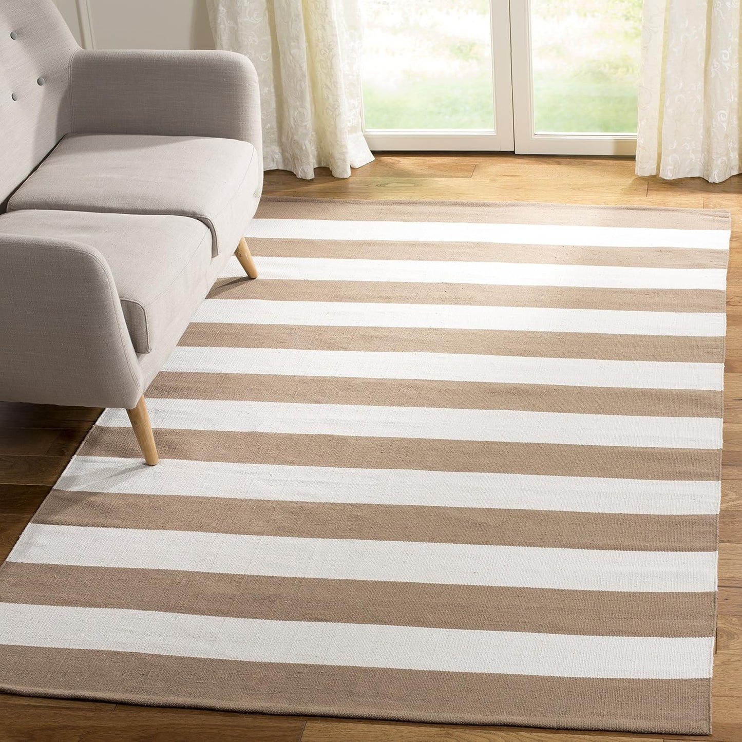 SAFAVIEH Montauk Collection Area Rug - 4' Round, Black & Ivory, Handmade Flatweave Cotton, Woven Texture, Farmhouse Stripe Pattern, Ideal for Living Room, Foyer, Bedroom, Dining Space (MTK712D)